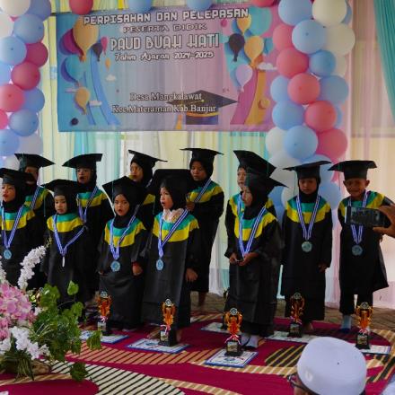 Perpisahan dan Pelepasan Perserta Didik PAUD Buah Hati Desa Mangkalawat